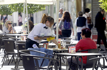 La ciudad cierra un mes más con menos de 10.000 desempleados