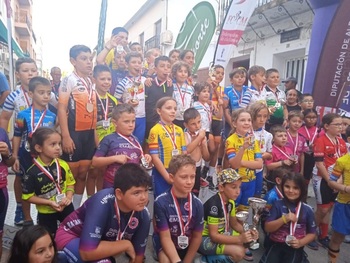 El Club Ciclista Onturense celebró su VII Trofeo de Escuelas