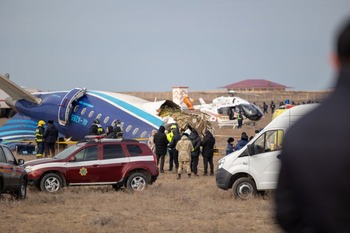 Ucrania acusa a Rusia de derribar el avión de Kazajistán