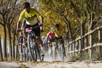 Alberto López y Lucía Navarro  triunfan en el Circuito de BTT