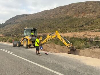 La Diputación avanza en la mejora de las cunetas de la AB-404