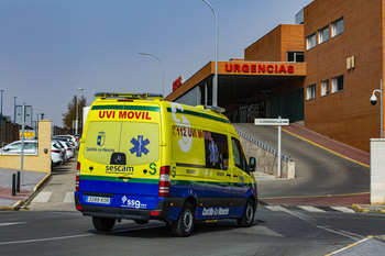 Hospitalizado un trabajador tras golpearle un contenedor