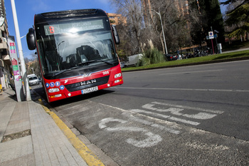 El autobús urbano ofrece servicios mínimos durante la huelga