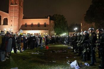 Decenas de detenidos en el campamento propalestino de California