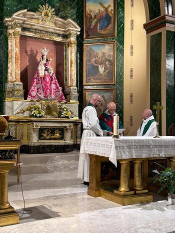 Bendicen el Retablo Mayor de Pozuelo