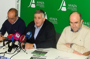 Asaja convoca a los agricultores a salir a la calle dos días