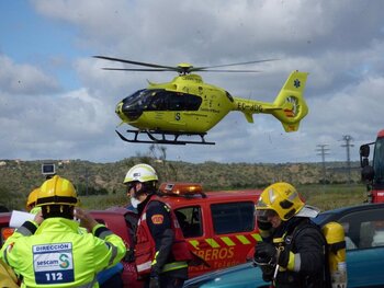 Evacuan en helicóptero a un trabajador herido en El Bonillo