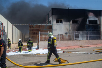 El incendio en una nave de Chinchilla queda extinguido