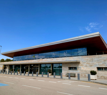 El aeropuerto renueva la imagen visual de la terminal