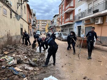 Los 11 policías locales de Albacete ya ayudan en Algemesí