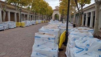 Salen de Albacete 30 vehículos con alimentos y material