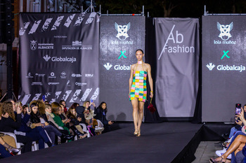 Globalcaja apoya al comercio local en el desfile Zona de Moda