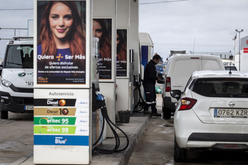 El consumo de combustibles desciende casi un 15% en 2023