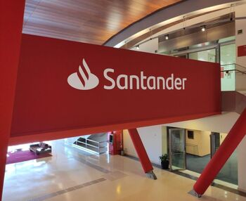 Santander amplía 'Planeta Seguros' a empresas y autónomos