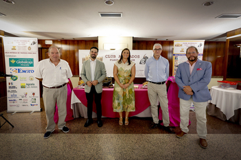 El Club de Abonados presenta sus trofeos de la Feria Taurina