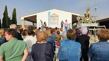 El cementerio acoge un retablo de La Virgen de Los Remedios