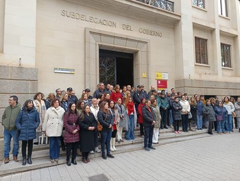 Guardan un minuto de silencio por los asesinatos machistas