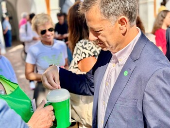 Serrano anima a colaborar en la cuestación de la AECC