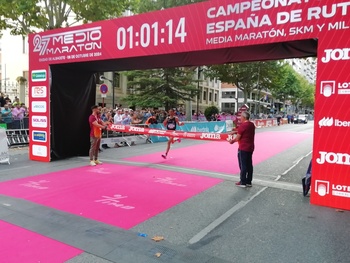 Aferdi rozó el récord del Medio Maratón de Albacete