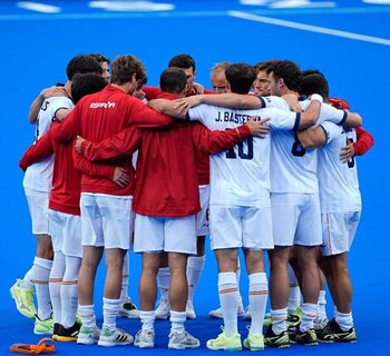 La selección masculina de hockey gana (0-2) a Alemania