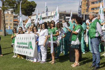 Nueva protesta a las puertas del Hospital por los recortes