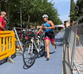 Hugo Bermejo e Iratxe Arenal vencen en el Triatlón de La Roda