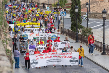 Unas 200 personas se manifiestan en Toledo por la Sanidad