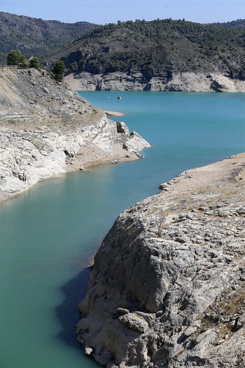 El embalse de la Fuensanta sigue sin levantar cabeza