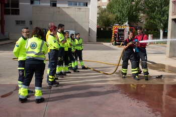 Los sanitarios reciben formación contra incendios