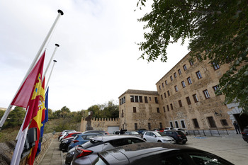 Banderas a media asta en Castilla-La Mancha