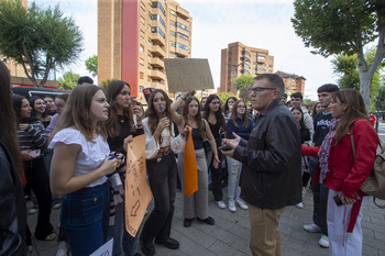 Los estudiantes reclaman un modelo de examen de la PAU