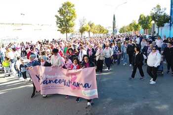 Más de 1.800 personas marcharon contra el cáncer de mama