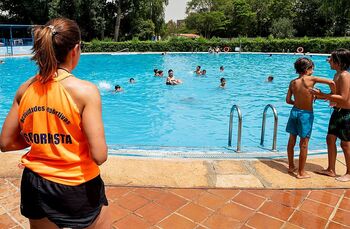 Externalizan el socorrismo de la piscina del Paseo de la Cuba