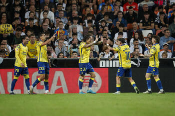 Las Palmas remonta en Mestalla y dinamita al Valencia