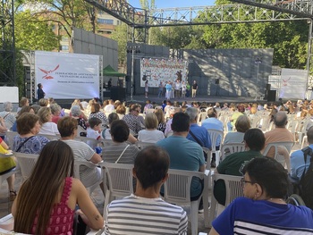 Llanos Navarro anima a asistir al Festival Interbarrios