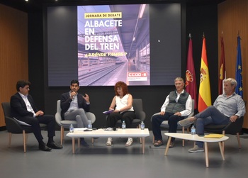 Debaten sobre el futuro del tren convencional