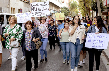 Afectados por el cierre de clínicas reciben parte del dinero