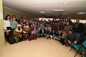 Los Reyes Magos visitaron el Asilo de San Anton y Asprona