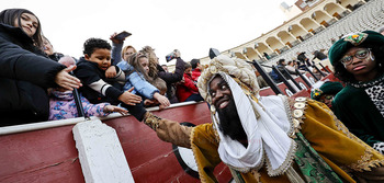 Los Reyes Magos desatan la locura en la Plaza de Toros