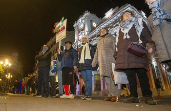 Realizan una cadena humana en favor de Palestina