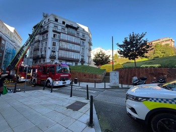 Dos fallecidos en el incendio de un edificio en Santander