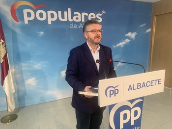 El PP acusa a Page de ser cómplice de las trampas de Sánchez