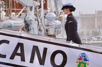 El 'Juan Sebastián Elcano' zarpa con ...